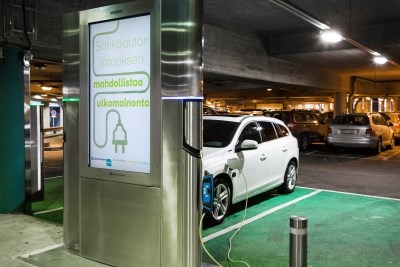  digital outdoor advertising and charging of electric vehicles